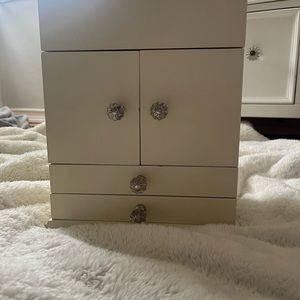 Jewelry box, in good condition